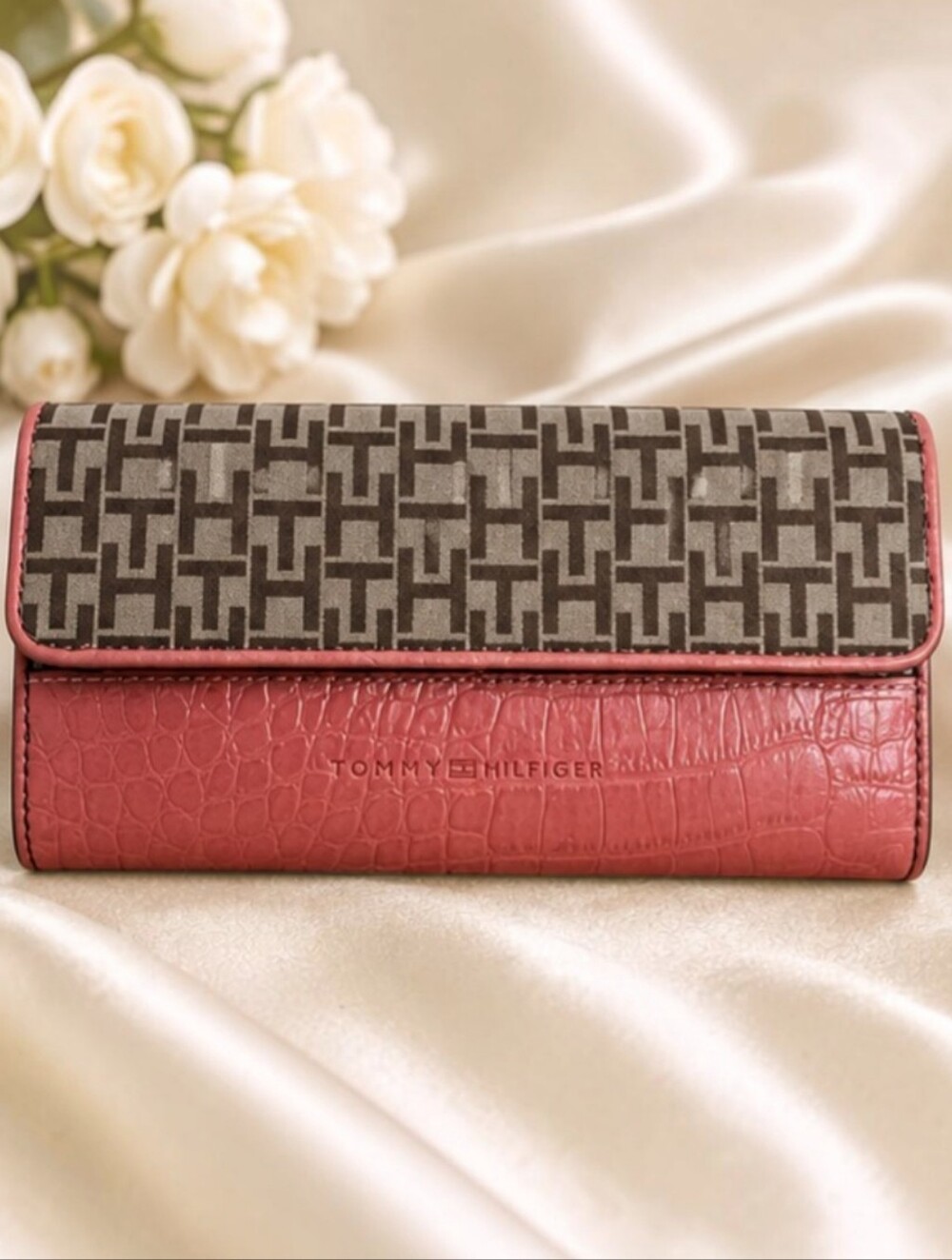 Tommy Hilfiger Signature Tri-Fold Continental Faux Croc Coral Wallet